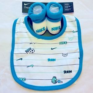 Nike kids, 2 piece set size 0-6 m new.